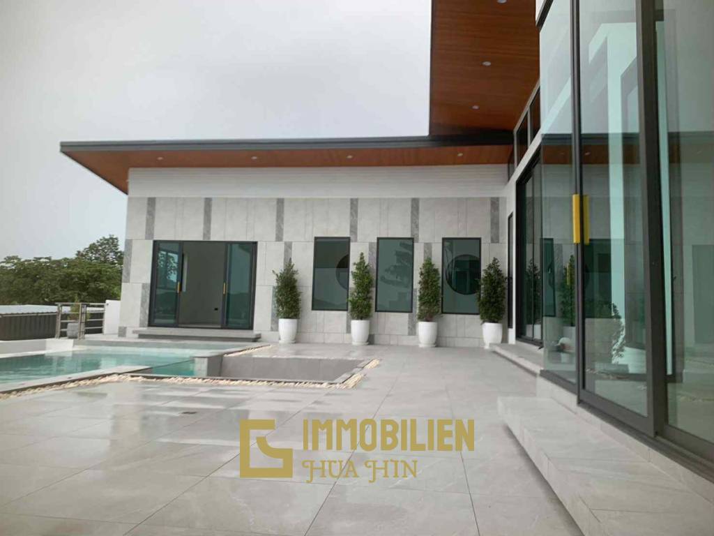 9 x 4 Infinity-Pool mit Sichtglas / Bergblick / Große Europäische Küche