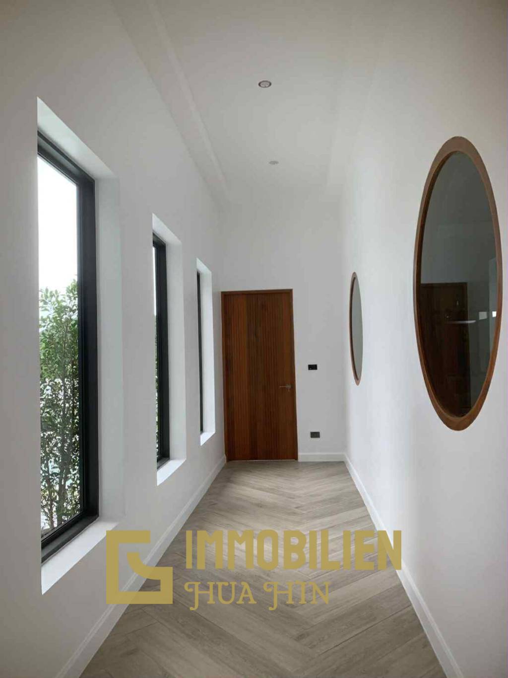 9 x 4 Infinity-Pool mit Sichtglas / Bergblick / Große Europäische Küche