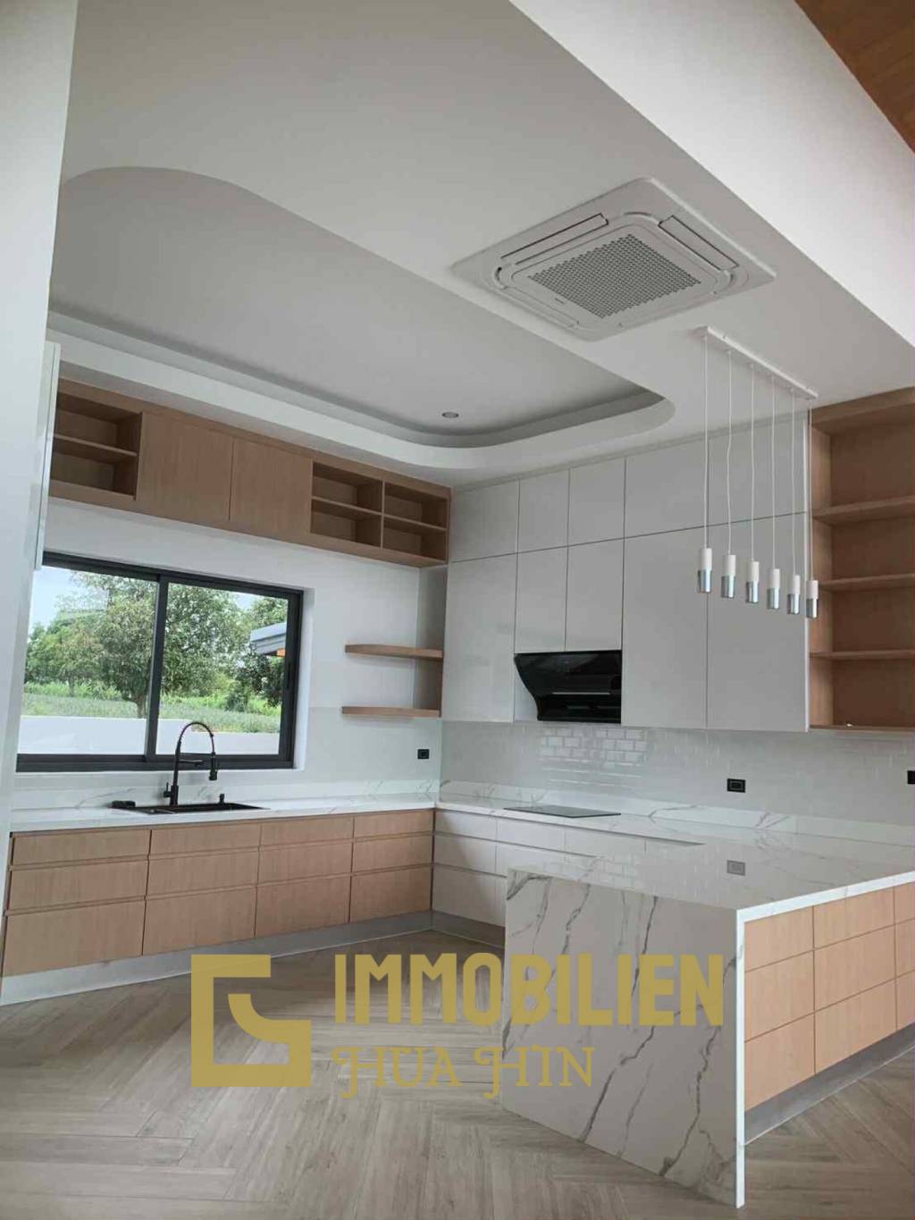 9 x 4 Infinity-Pool mit Sichtglas / Bergblick / Große Europäische Küche