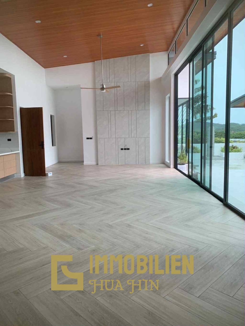 9 x 4 Infinity-Pool mit Sichtglas / Bergblick / Große Europäische Küche