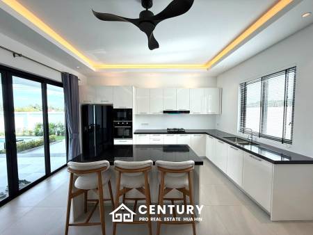 926 Kvm 3 Seng 3 Bad Villa for Salg