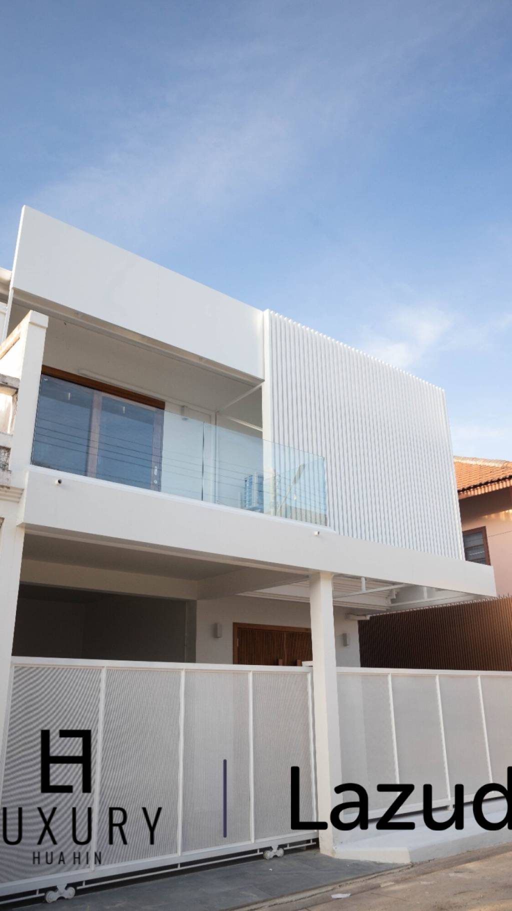 ทาวน์เฮ้าส์สองชั้นสไตล์โมเดิร์นที่หนองแค หัวหิน