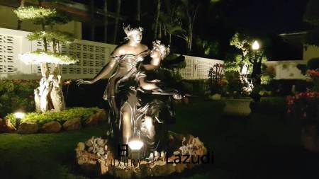 Jardin magnifiquement aménagé / Installations exclusives / Complexe avec centre de remise en forme et piscine commune