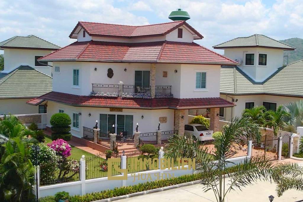 Jardin magnifiquement aménagé / Installations exclusives / Complexe avec centre de remise en forme et piscine commune