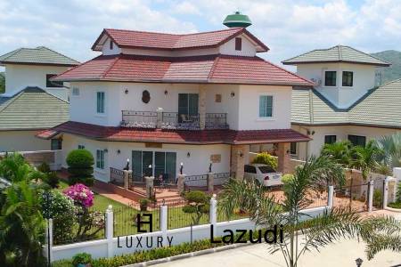 Jardin magnifiquement aménagé / Installations exclusives / Complexe avec centre de remise en forme et piscine commune