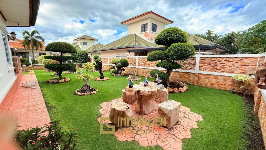 Jardin magnifiquement aménagé / Installations exclusives / Complexe avec centre de remise en forme et piscine commune