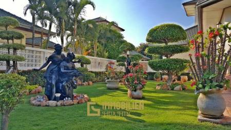Jardin magnifiquement aménagé / Installations exclusives / Complexe avec centre de remise en forme et piscine commune