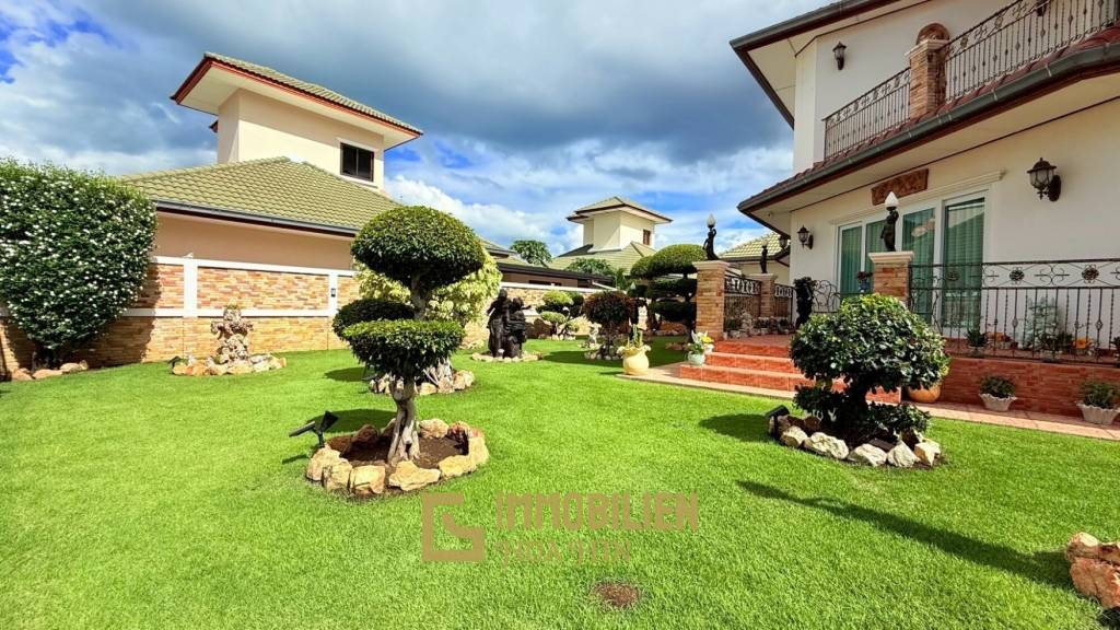 Jardin magnifiquement aménagé / Installations exclusives / Complexe avec centre de remise en forme et piscine commune