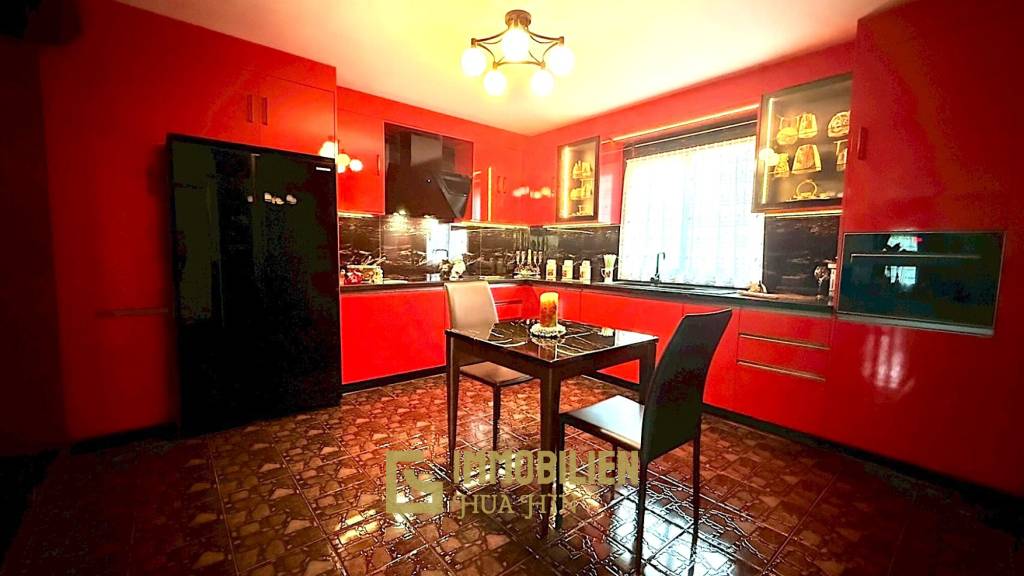 Jardin magnifiquement aménagé / Installations exclusives / Complexe avec centre de remise en forme et piscine commune