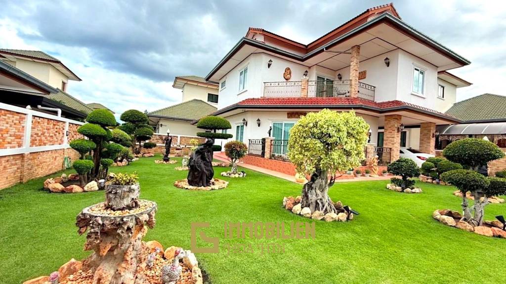 Jardin magnifiquement aménagé / Installations exclusives / Complexe avec centre de remise en forme et piscine commune