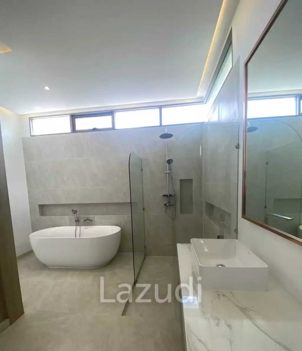 Modern 5-Bedroom Pool Viilla for Rent in Chalong