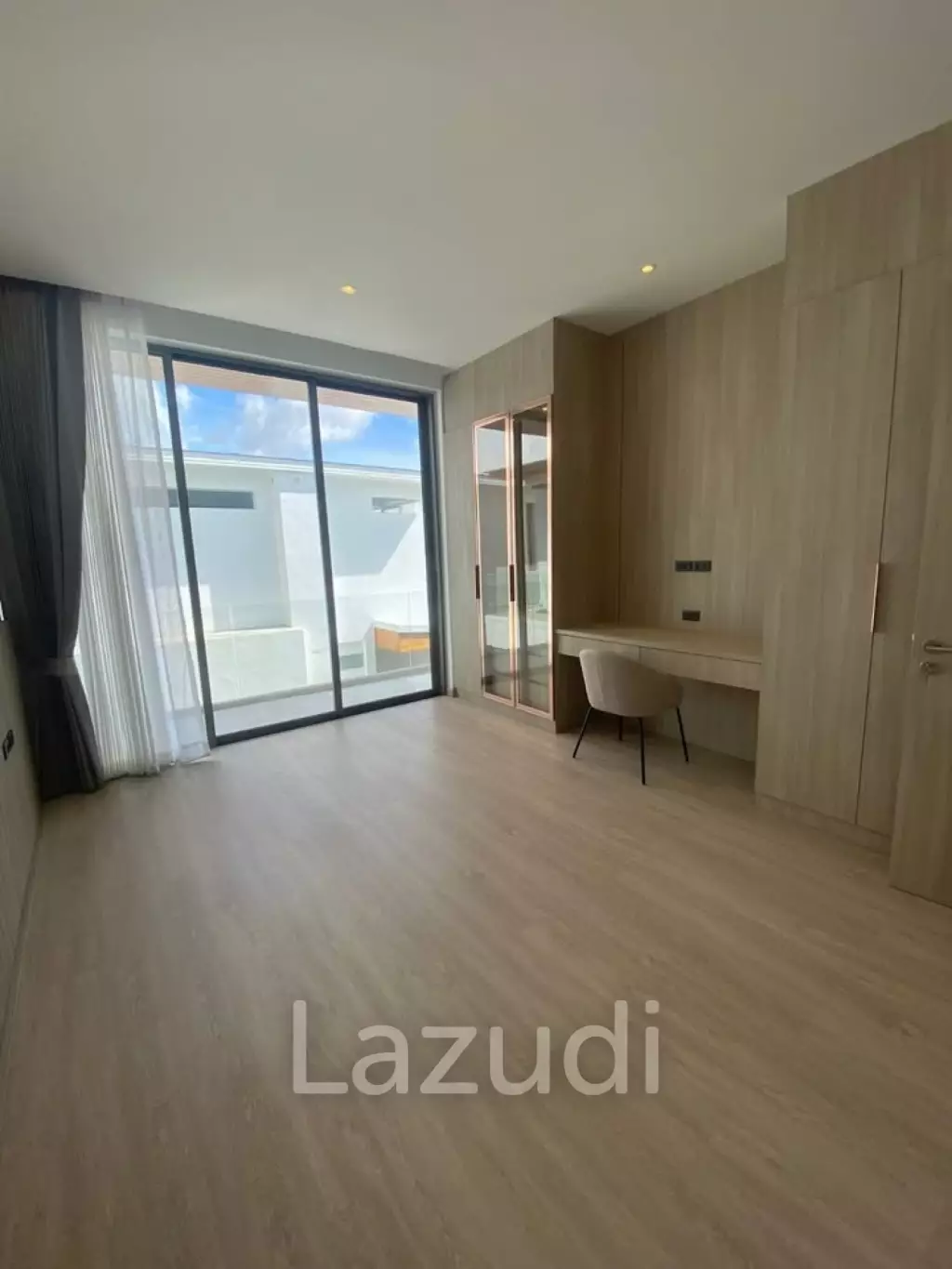 Modern 5-Bedroom Pool Viilla for Rent in Chalong