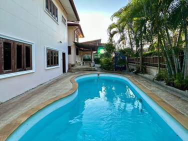 Spacious 2-House Property with 5 Bedrooms for Sale in Rawai Spacious 2-House Property with 5 Bedrooms for Sale in Rawai