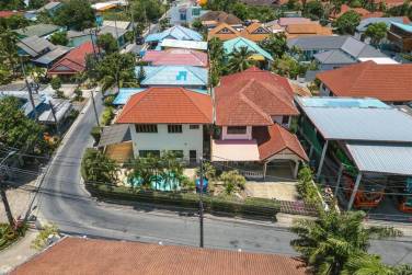 Spacious 2-House Property with 5 Bedrooms for Sale in Rawai Spacious 2-House Property with 5 Bedrooms for Sale in Rawai