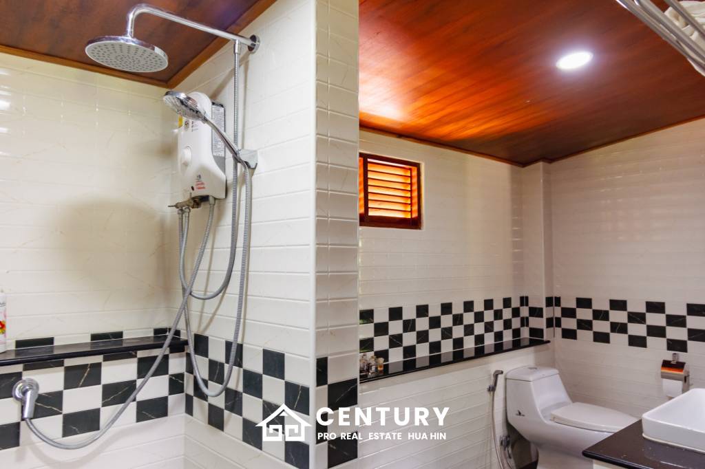 Stunning Thai Wooden Villa with Pool in Pranburi