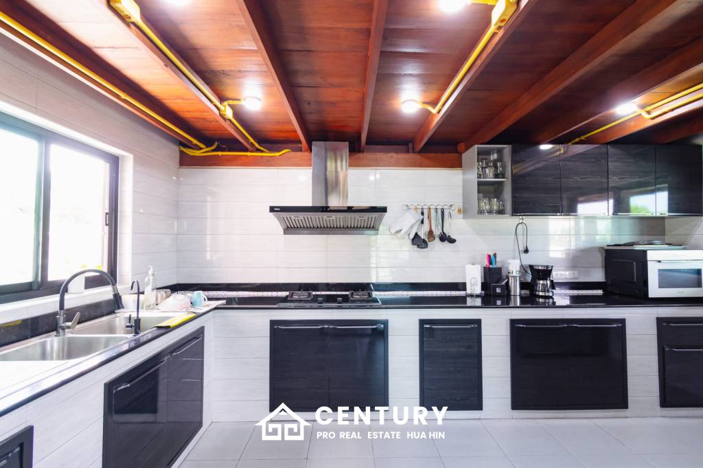 Stunning Thai Wooden Villa with Pool in Pranburi