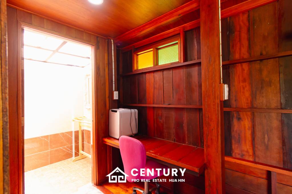 Stunning Thai Wooden Villa with Pool in Pranburi