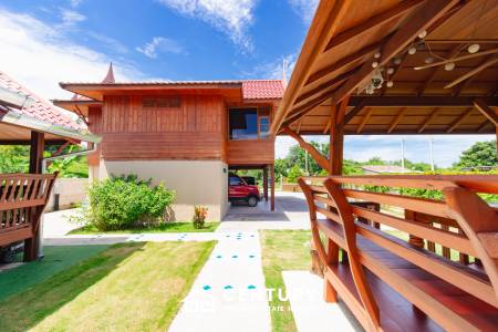 Stunning Thai Wooden Villa with Pool in Pranburi