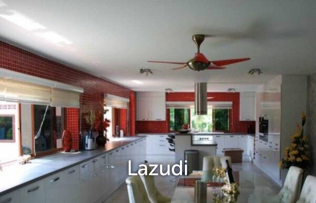 4,800 metro cuadrado 4 ` 5 Baño Villa de Venta