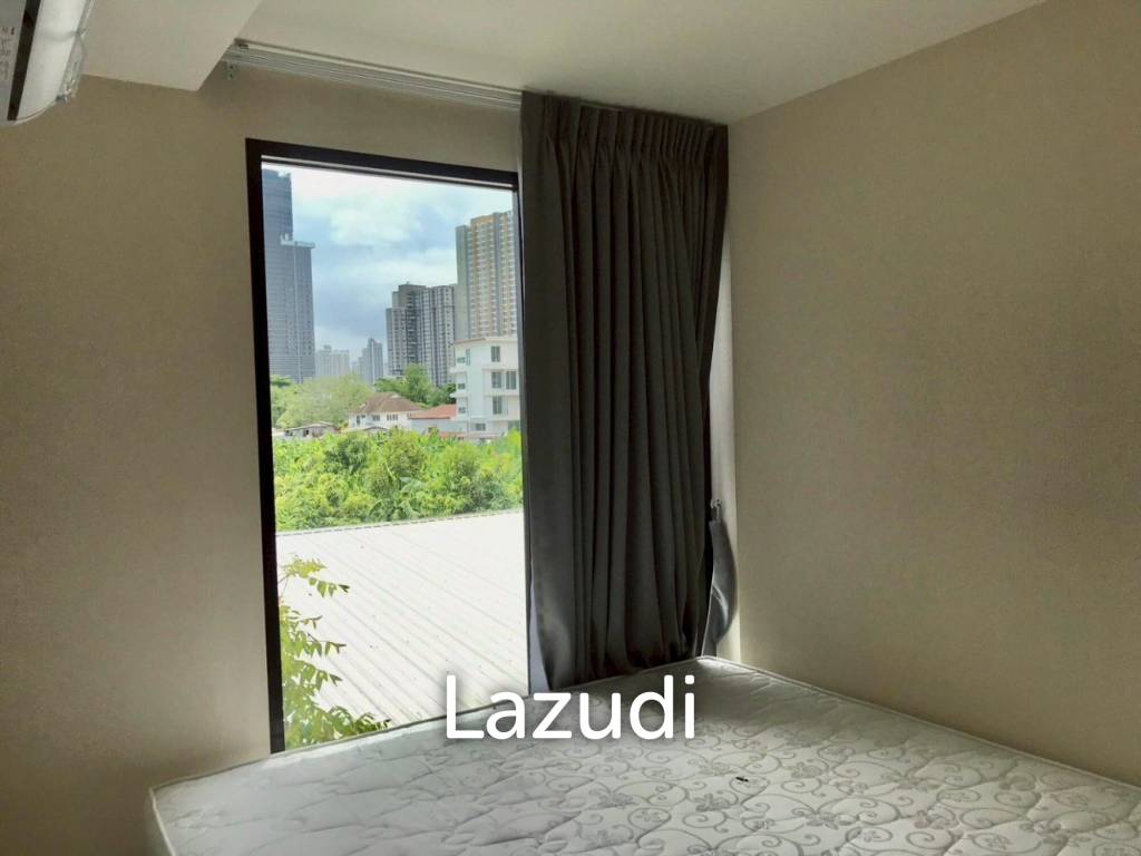 1 Bedroom 1 Bathroom 30 SQ.M IKON Sukhumvit 77