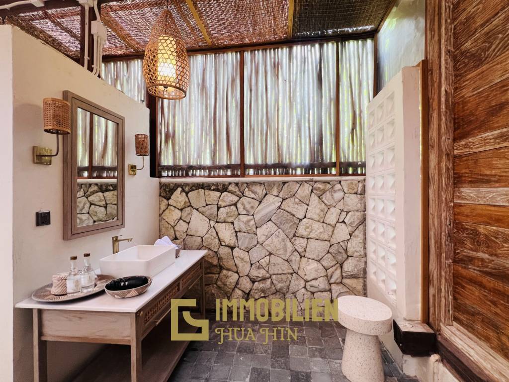 Pool Villa im Bali-Stil nur 150 Meter vom Strand entfernt