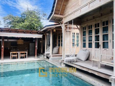 Private Pool Villa mit 5 Schlafzimmern in Strandnähe im Balinesischen Stil