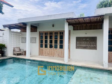 Private Pool Villa mit 5 Schlafzimmern in Strandnähe im Balinesischen Stil