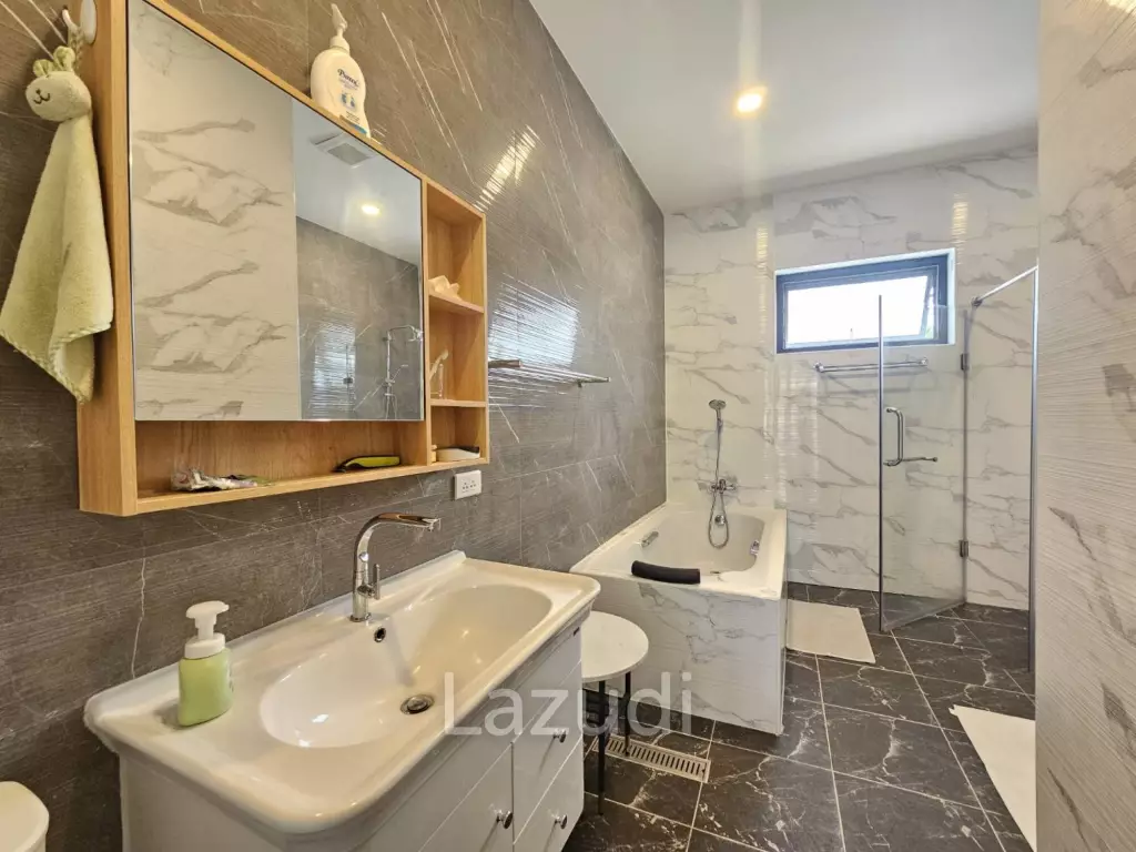 Elegant 5 Bed Pool Villa in Hua Hin North