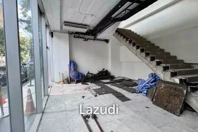 Prime Duplex Retail Space in Si Lom Bangkok with High Footfall