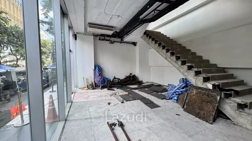 Prime Duplex Retail Space in Si Lom Bangkok with High Footfall