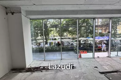 Prime Duplex Retail Space in Si Lom Bangkok with High Footfall