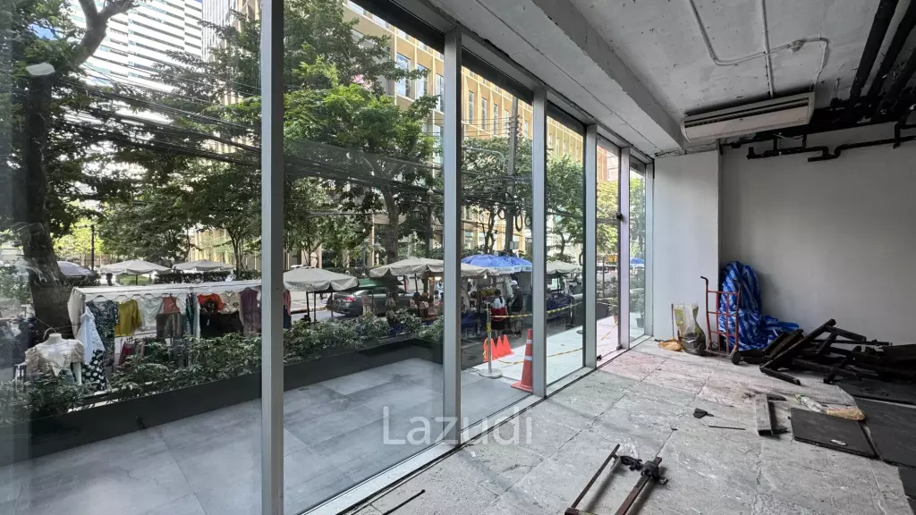 Prime Duplex Retail Space in Si Lom Bangkok with High Footfall