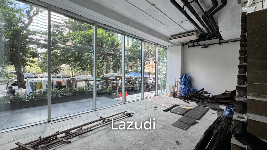Prime Duplex Retail Space in Si Lom Bangkok with High Footfall