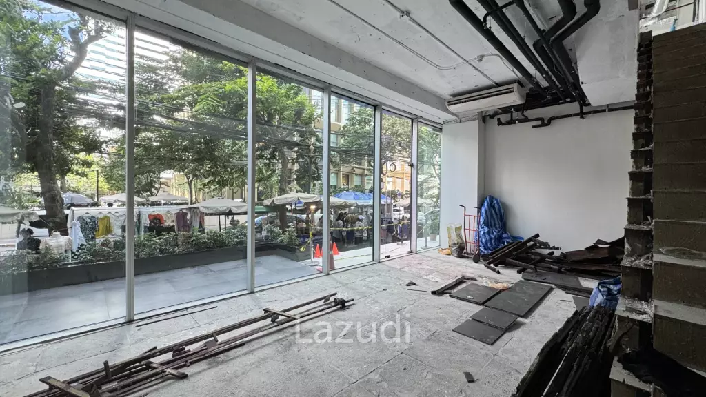 Prime Duplex Retail Space in Si Lom Bangkok with High Footfall