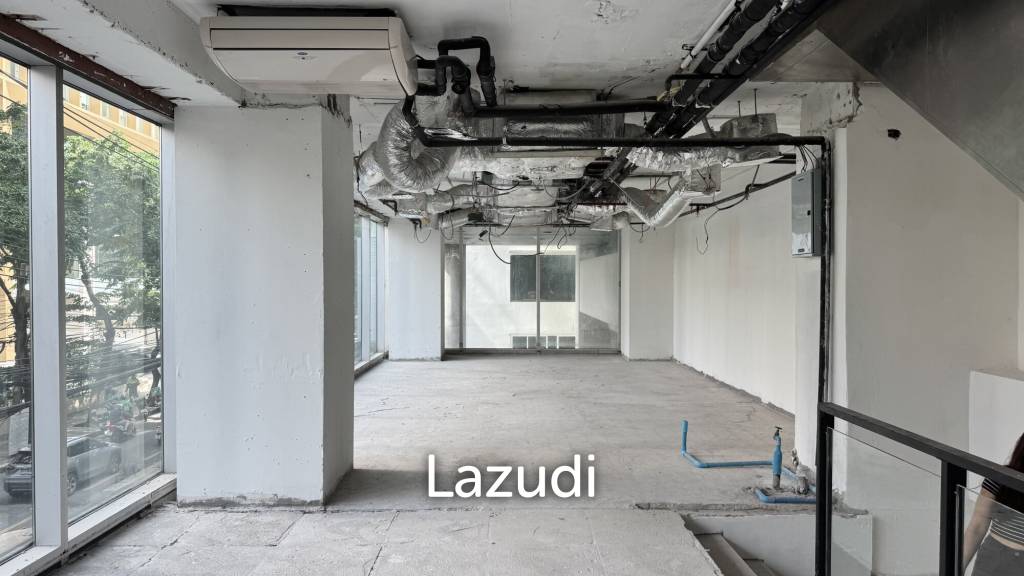 Prime Duplex Retail Space in Si Lom Bangkok with High Footfall