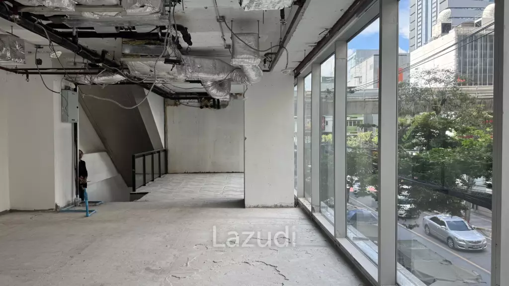 Prime Duplex Retail Space in Si Lom Bangkok with High Footfall