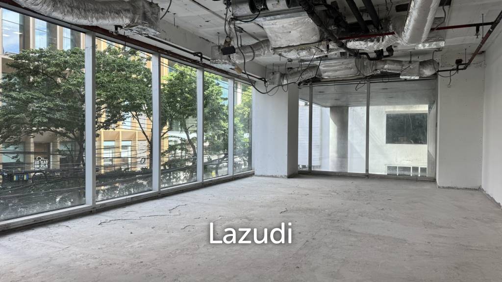 Prime Duplex Retail Space in Si Lom Bangkok with High Footfall