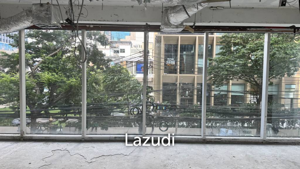 Prime Duplex Retail Space in Si Lom Bangkok with High Footfall