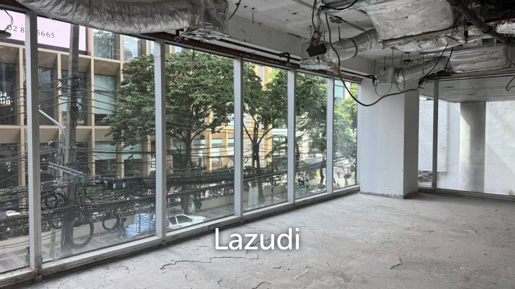 Prime Duplex Retail Space in Si Lom Bangkok with High Footfall