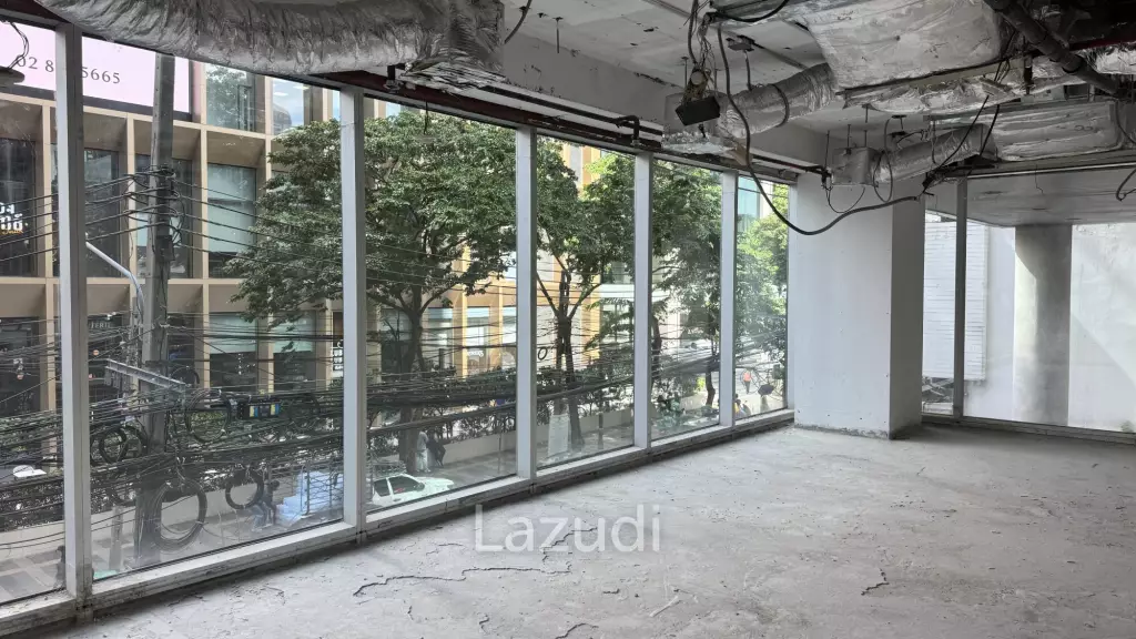 Prime Duplex Retail Space in Si Lom Bangkok with High Footfall