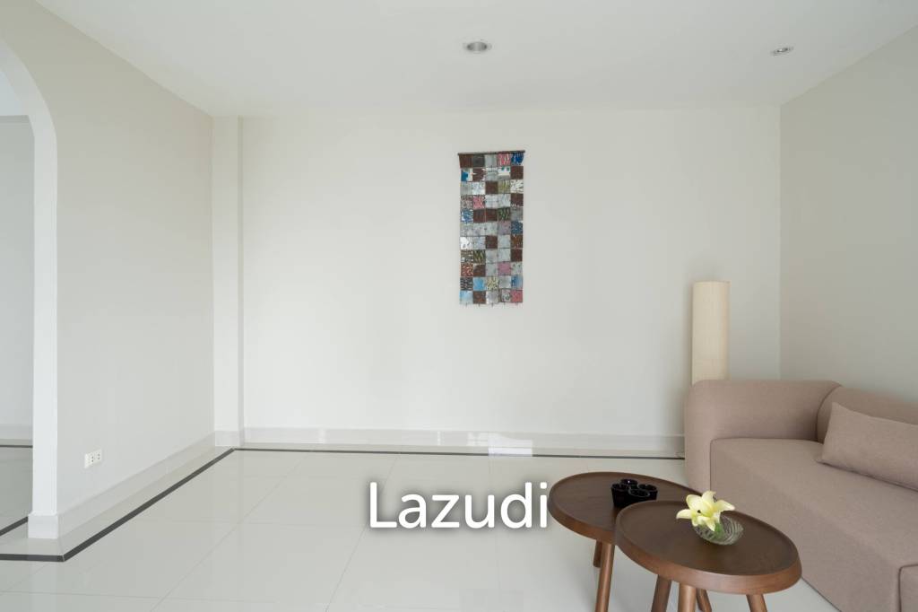4 Beds 4 Baths 361 SQ.M. Somphong Condotel