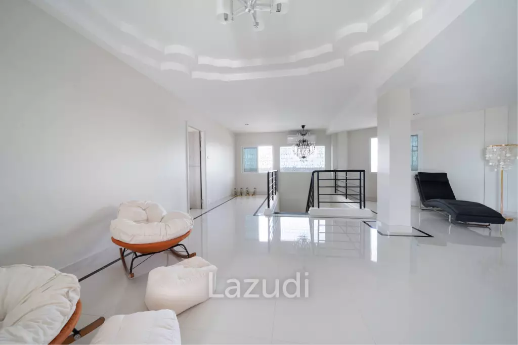 4 Beds 4 Baths 361 SQ.M. Somphong Condotel