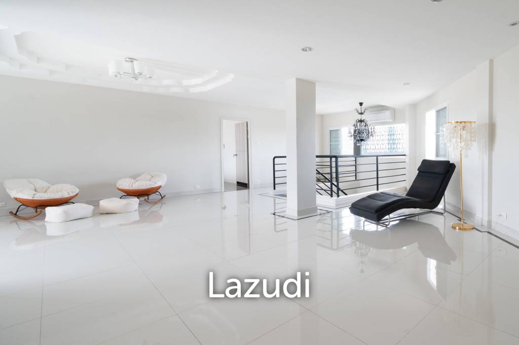 4 Beds 4 Baths 361 SQ.M. Somphong Condotel