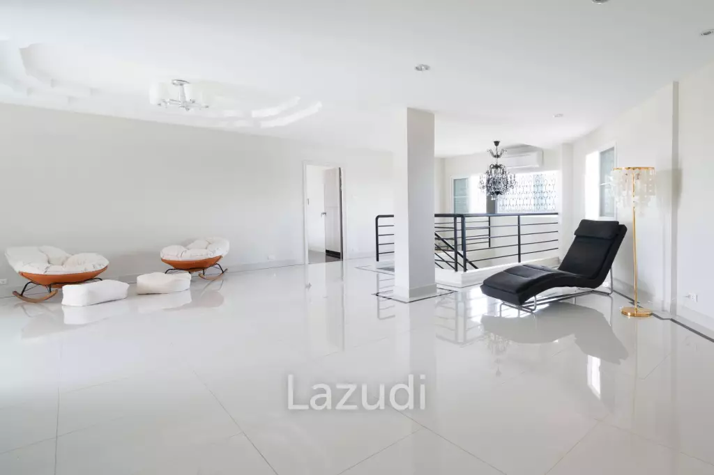 4 Beds 4 Baths 361 SQ.M. Somphong Condotel