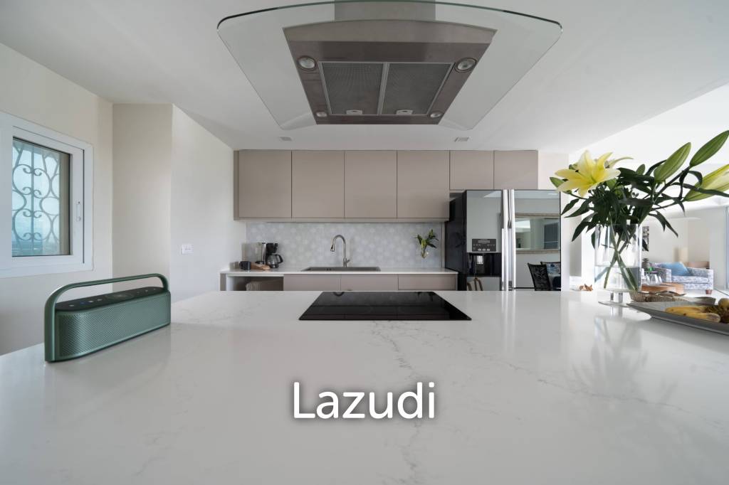 4 Beds 4 Baths 361 SQ.M. Somphong Condotel