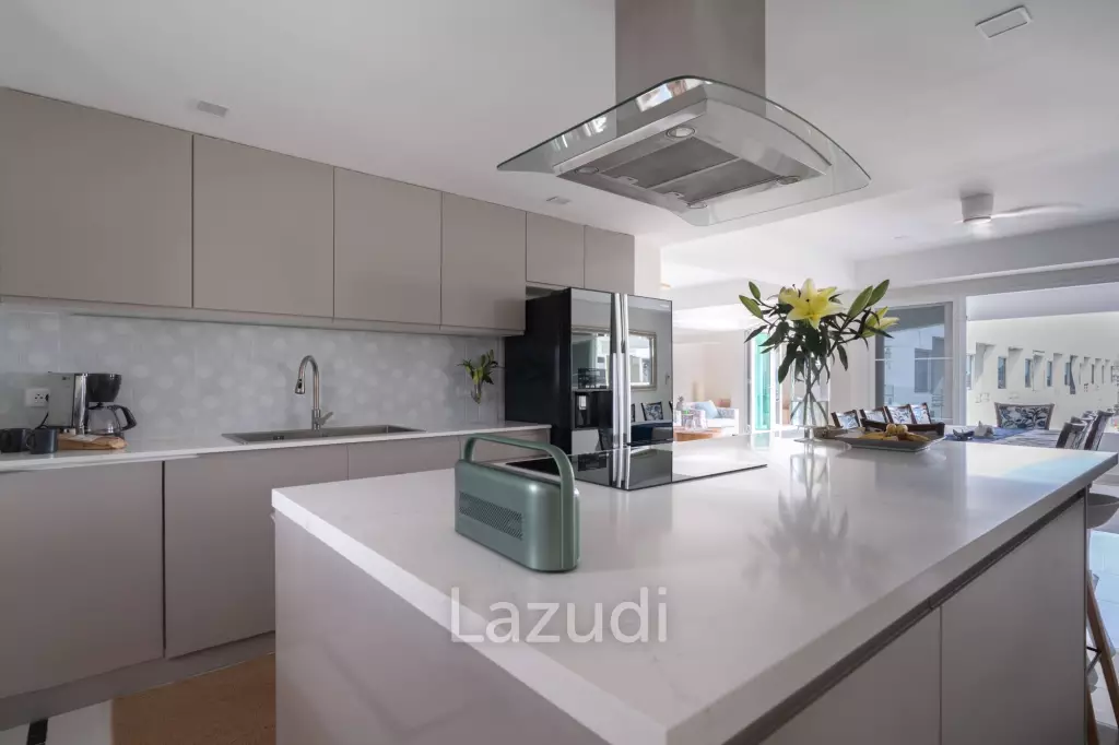 4 Beds 4 Baths 361 SQ.M. Somphong Condotel