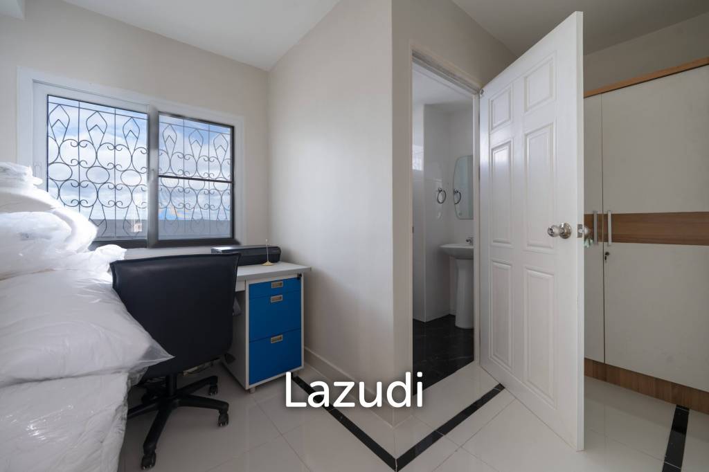 4 Beds 4 Baths 361 SQ.M. Somphong Condotel
