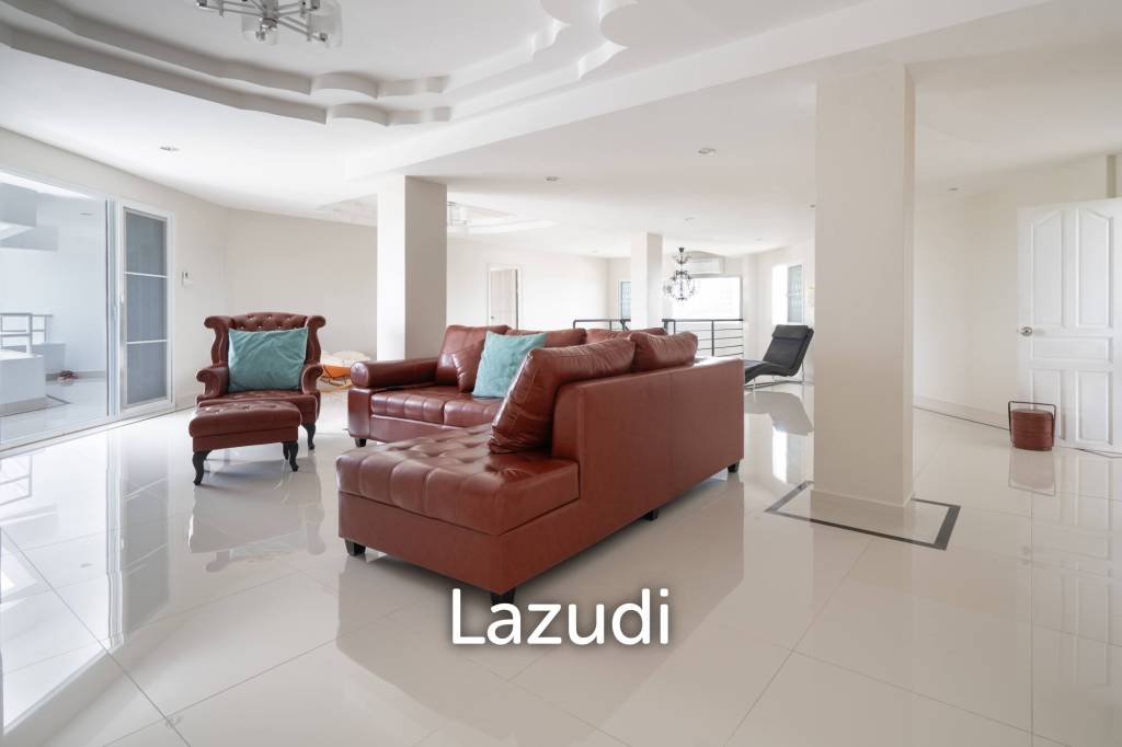 4 Beds 4 Baths 361 SQ.M. Somphong Condotel