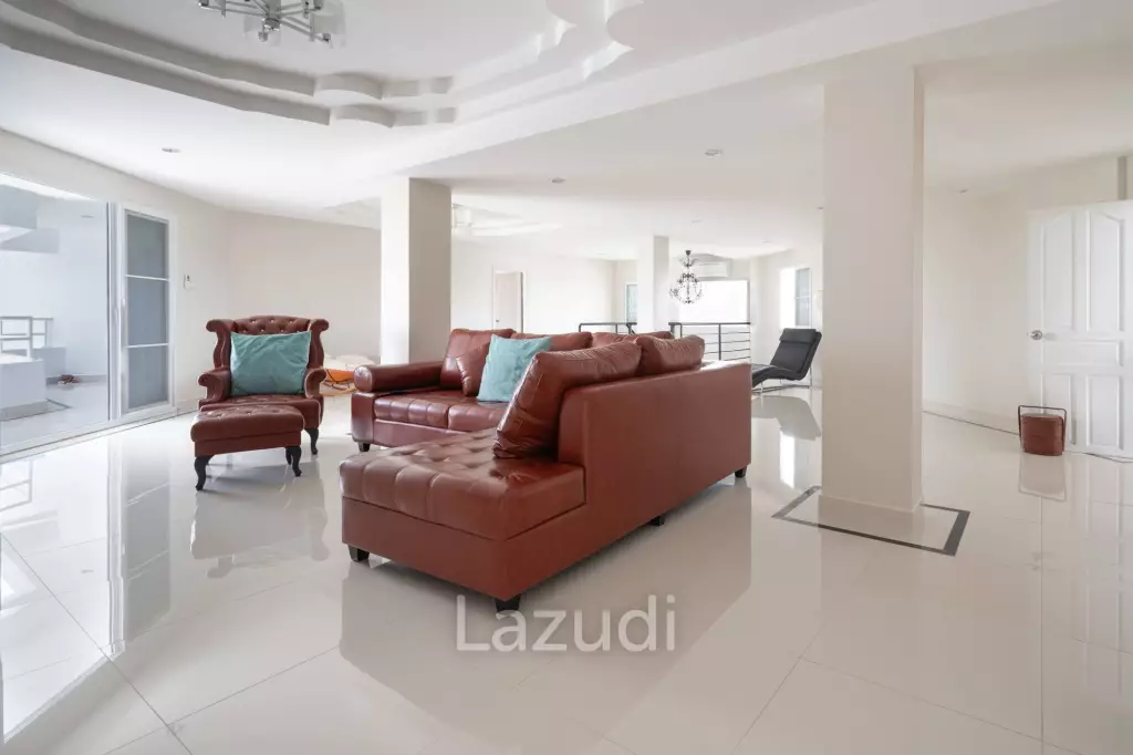 4 Beds 4 Baths 361 SQ.M. Somphong Condotel