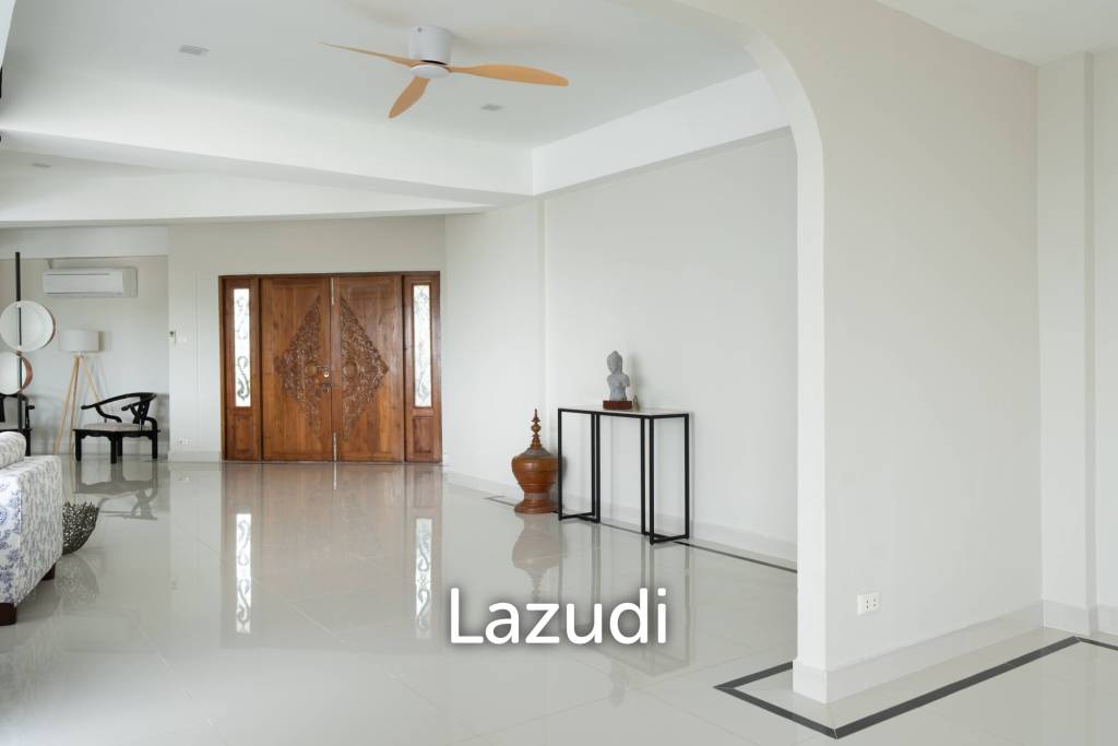 4 Beds 4 Baths 361 SQ.M. Somphong Condotel